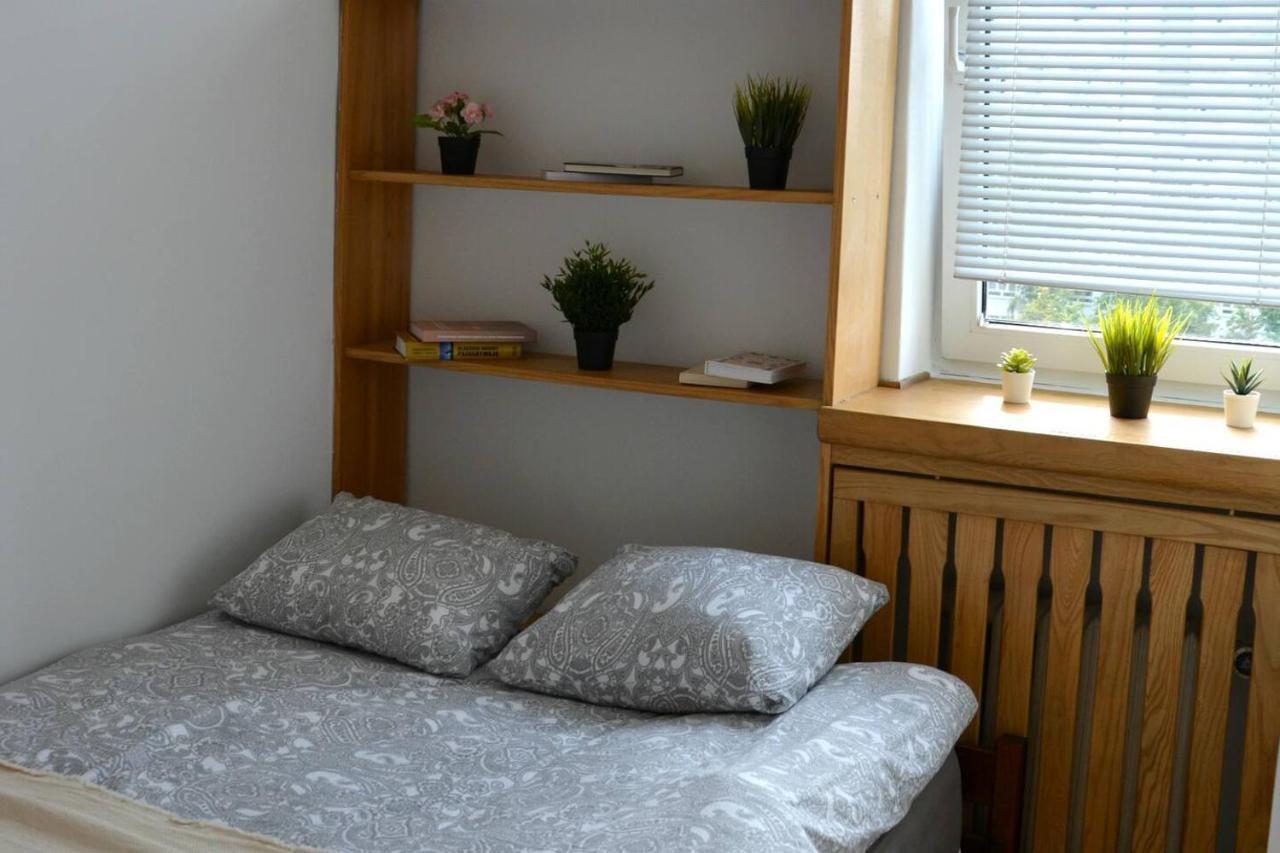 Ohmyhome - Sunny Apartment In City Center Varşovia Exterior foto