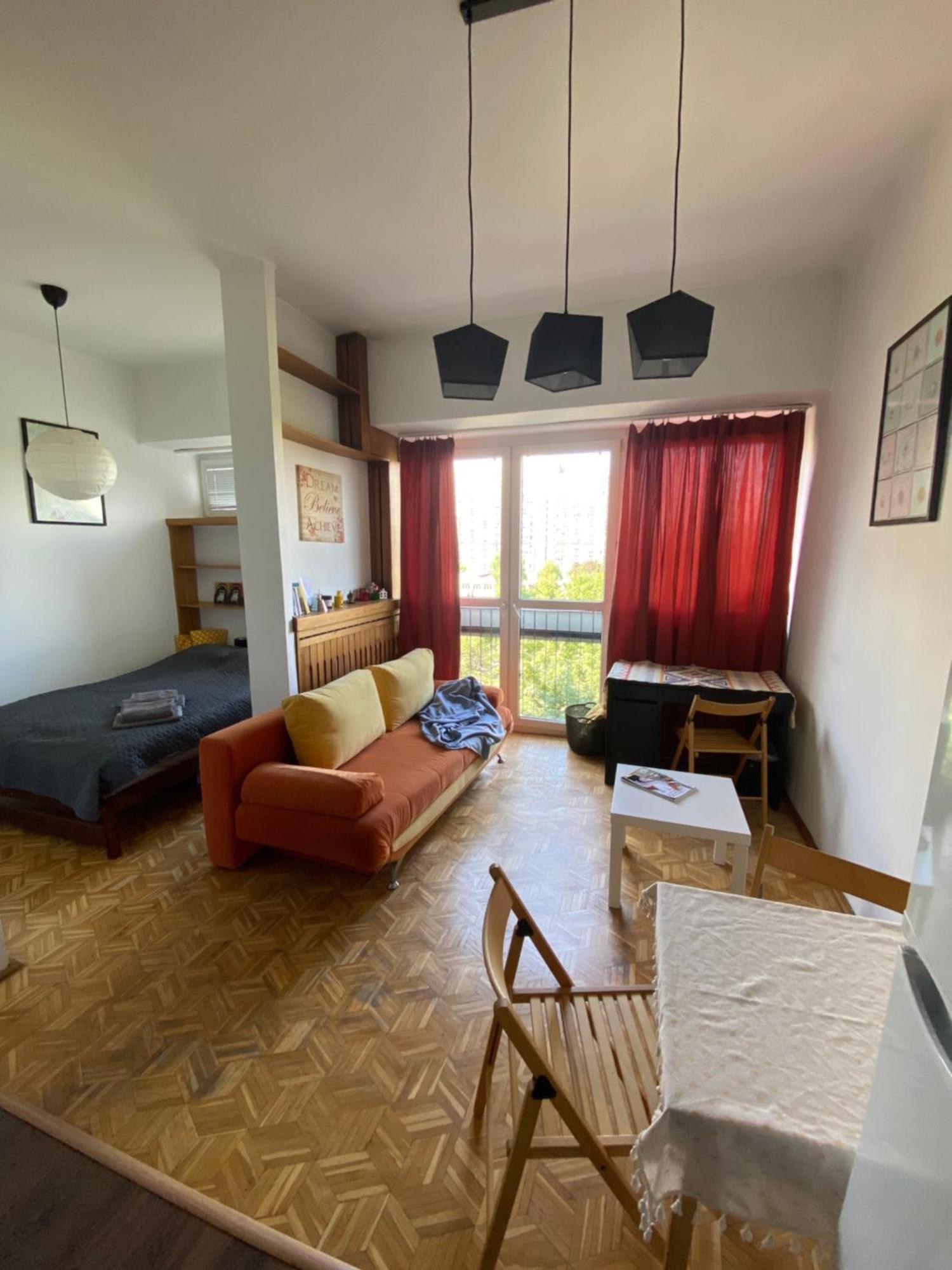 Ohmyhome - Sunny Apartment In City Center Varşovia Exterior foto